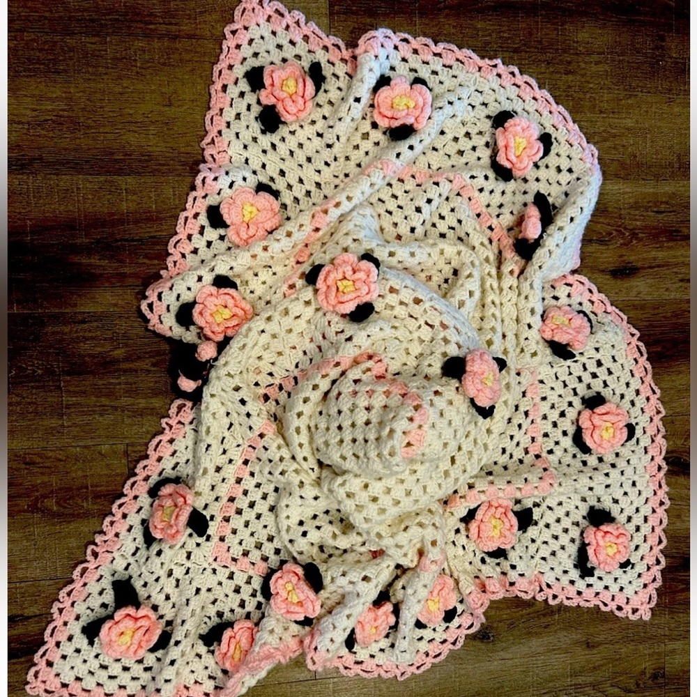 Vintage Handmade Crochet Afghan Throw Blanket White 3D‎ Pink Roses Cottage Core